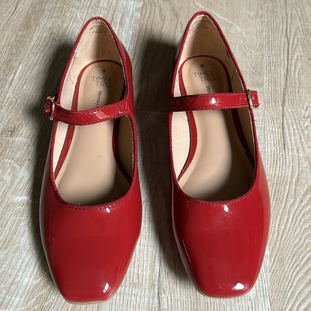Time & Tru all man made red patent Mary Jane’s size 8 like new